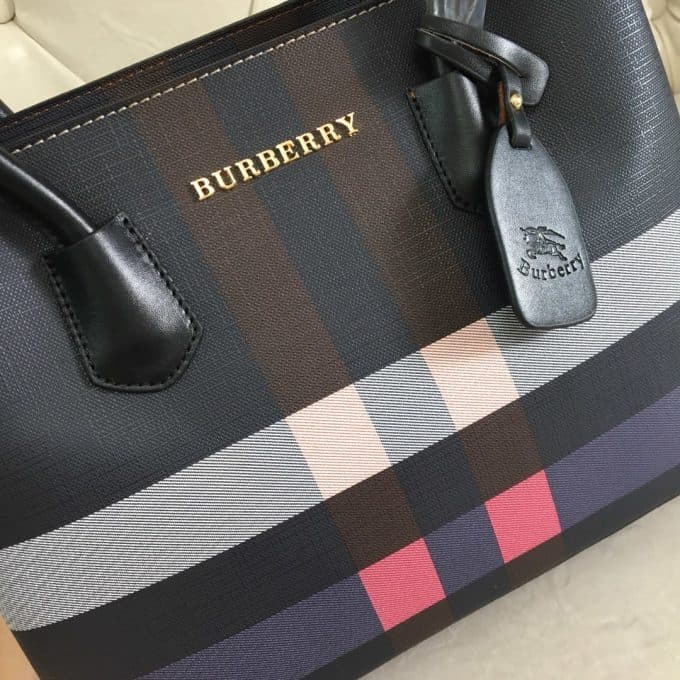2019秋冬新作☆超売れ筋バーバリー(BURBERRY)☆レディース ハンドバックコピー☆特別価格にて販売!!今一番流行っている人気アイテム!! - 画像 (4)