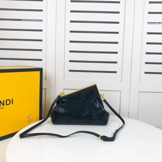 フェンディバッグコピー 2022新品注目度NO.1 FENDI レディース ショルダーバッグ