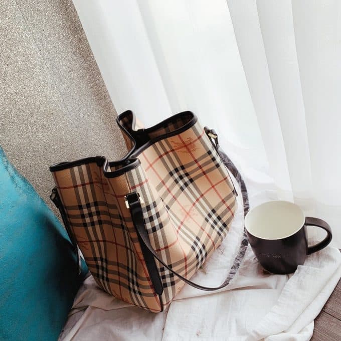 2019秋冬定番商品バーバリー(BURBERRY)☆レディース トートバッグコピー☆爆発人気商品!数量限定発表★♫♪ - 画像 (2)
