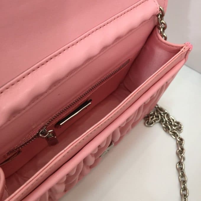 2019人気新作ミュウミュウ(MIUMIU)☆ ショルダーバッグコピー☆どんなアイテムとも相性がいい！絶賛発売中！！ - 画像 (8)