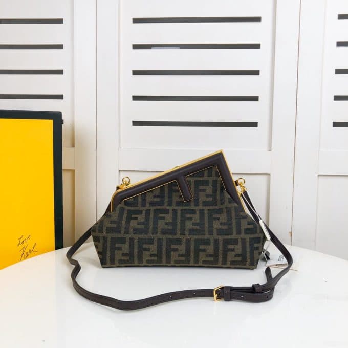 フェンディバッグコピー 2022新品注目度NO.1 FENDI レディース ショルダーバッグ