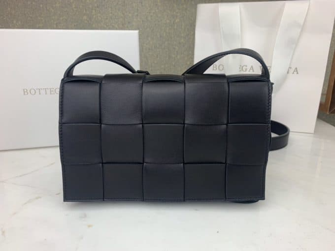 2019秋冬新作☆超売れ筋ボッテガヴェネタ(Bottega Veneta)☆レディース ショルダーバッグコピー☆特別価格にて販売!!今一番流行っている人気アイテム!! - 画像 (6)