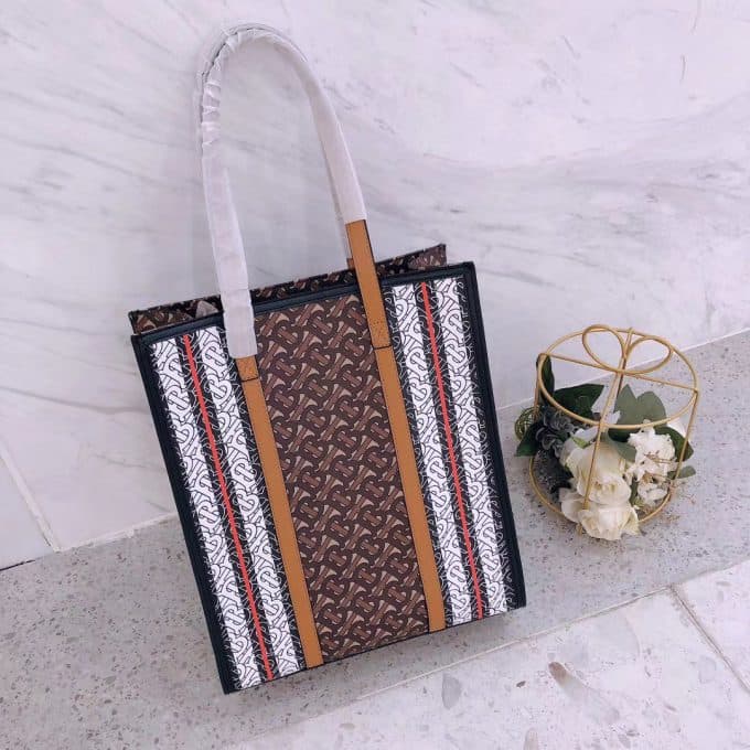 2019秋冬定番商品バーバリー(BURBERRY)☆レディース トートバッグコピー☆爆発人気商品!数量限定発表★♫♪ - 画像 (8)