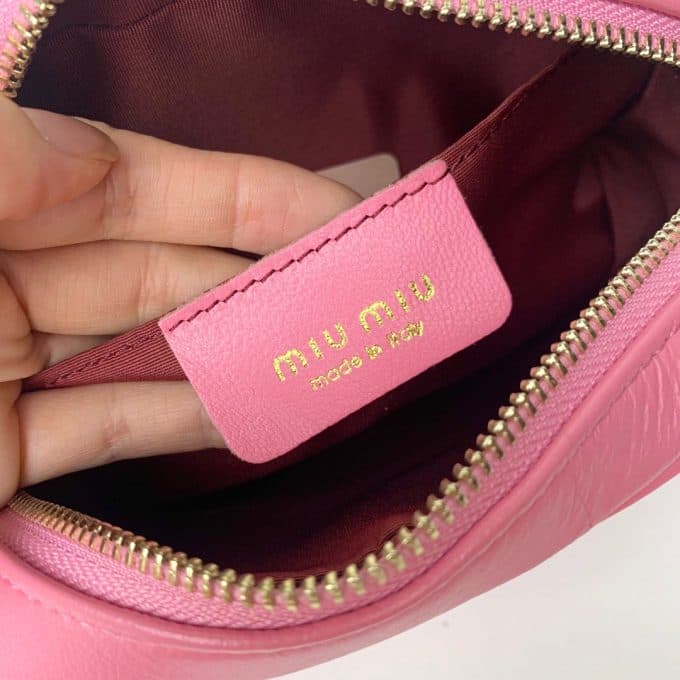2019秋冬高品質ミュウミュウ(MIUMIU)☆ ショルダーバッグコピー☆気持ちの良い触り心地♪相性抜群！ - 画像 (9)