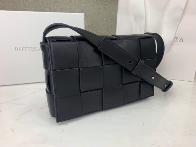 2019秋冬新作☆超売れ筋ボッテガヴェネタ(Bottega Veneta)☆レディース ショルダーバッグコピー☆特別価格にて販売!!今一番流行っている人気アイテム!! - 画像 (2)