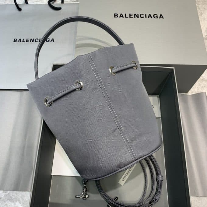 バレンシアガバッグコピー 大人気2022新品 BALENCIAGAレディース バケツバッグ - 画像 (2)