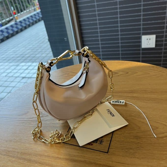 フェンディバッグコピー 大人気2022新品 FENDI レディース ハンドバッグ