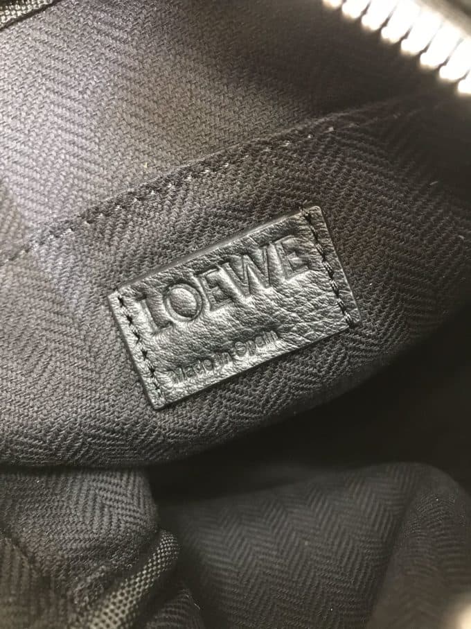 人気高級ロエベバッグコピー 2021新品注目度NO.1 Loeweメンズ ショルダーバッグ - 画像 (8)