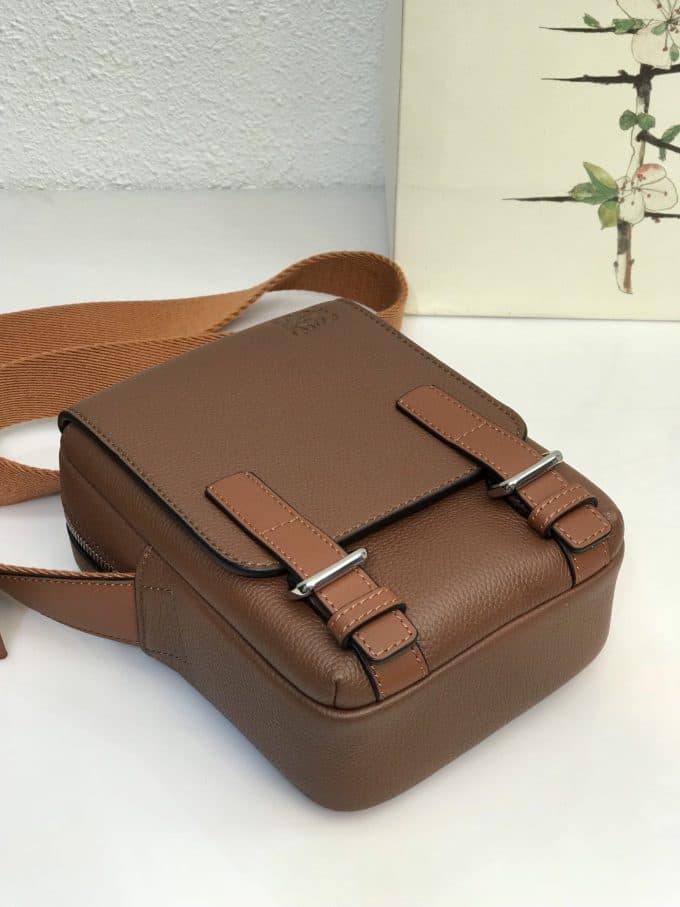 人気高級ロエベバッグコピー 2021新品注目度NO.1 Loeweメンズ ショルダーバッグ - 画像 (5)