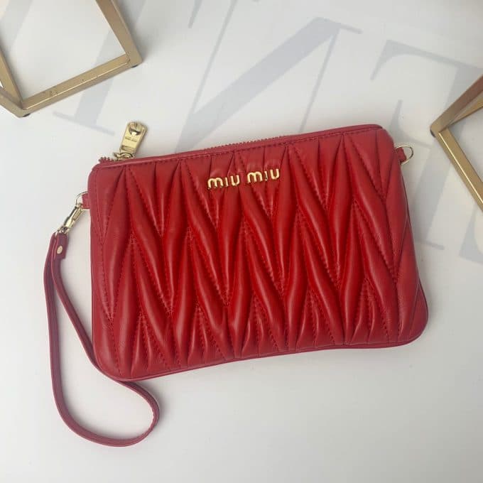 2019新作超売れ筋ミュウミュウ(MIUMIU)☆ ショルダーバッグコピー☆効果抜群♪視線を独り占める!! - 画像 (4)