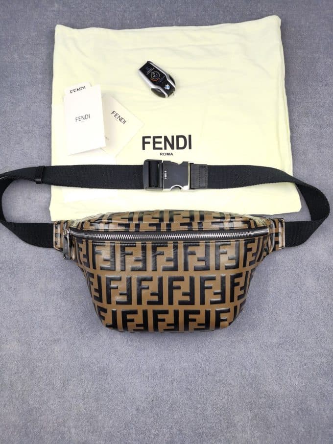 フェンディバッグコピー 2021新品注目度NO.1 FENDI メンズ ボディバッグ