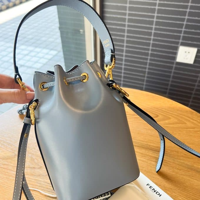フェンディバッグコピー 2022新品注目度NO.1 FENDI レディース バケツバッグ - 画像 (3)