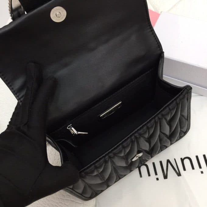 2019人気新作ミュウミュウ(MIUMIU)☆ ショルダーバッグコピー☆どんなアイテムとも相性がいい！絶賛発売中！！ - 画像 (8)