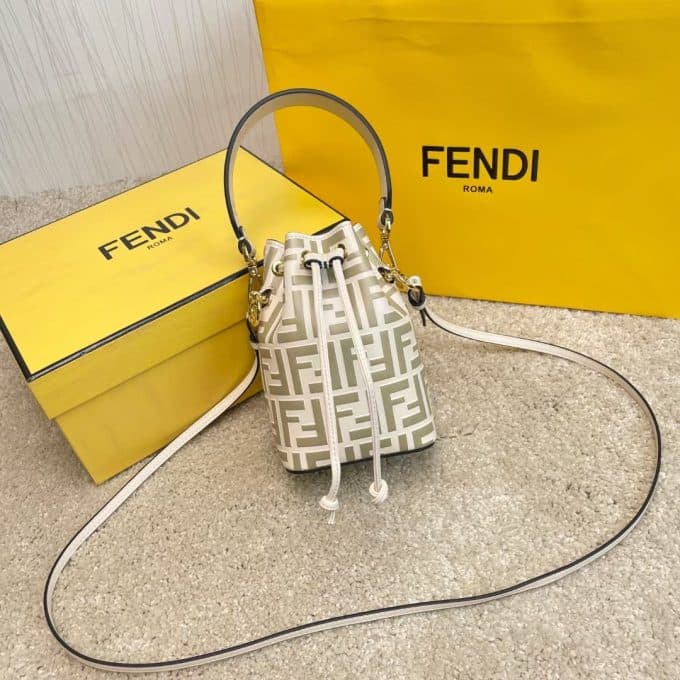 フェンディバッグコピー 2022新品注目度NO.1 FENDI レディース バケツバッグ