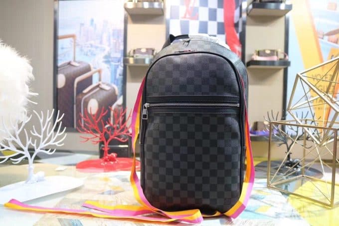 ルイヴィトンバッグコピー 定番人気2020新品 Louis Vuitton 男女兼用 バックパック