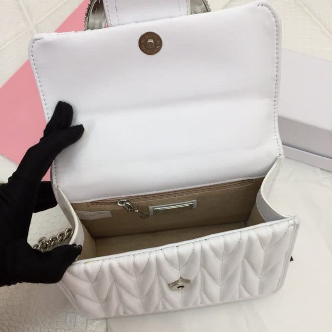 2019人気新作ミュウミュウ(MIUMIU)☆ ショルダーバッグコピー☆どんなアイテムとも相性がいい！絶賛発売中！！ - 画像 (8)