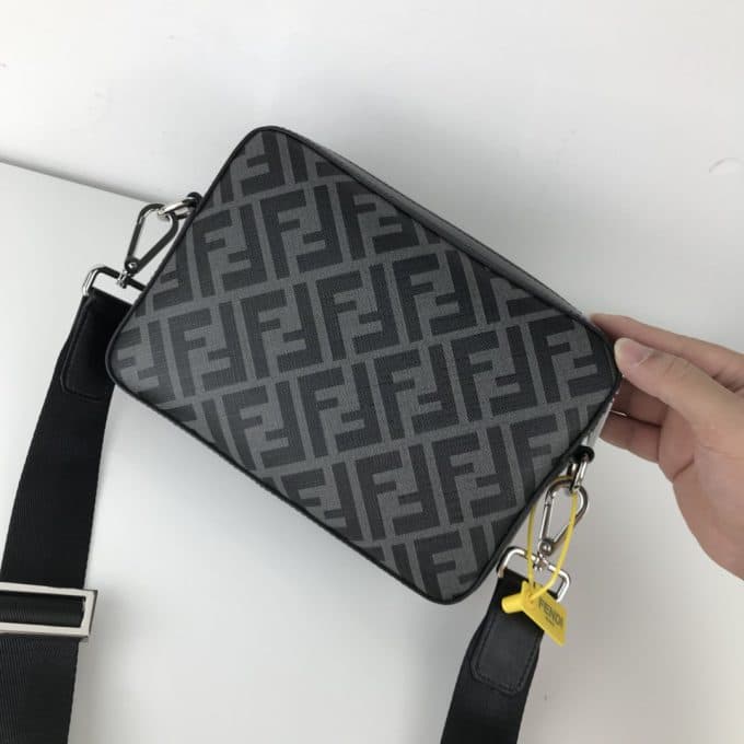 フェンディバッグコピー 2021新品注目度NO.1 FENDI メンズ ショルダーバッグ - 画像 (7)