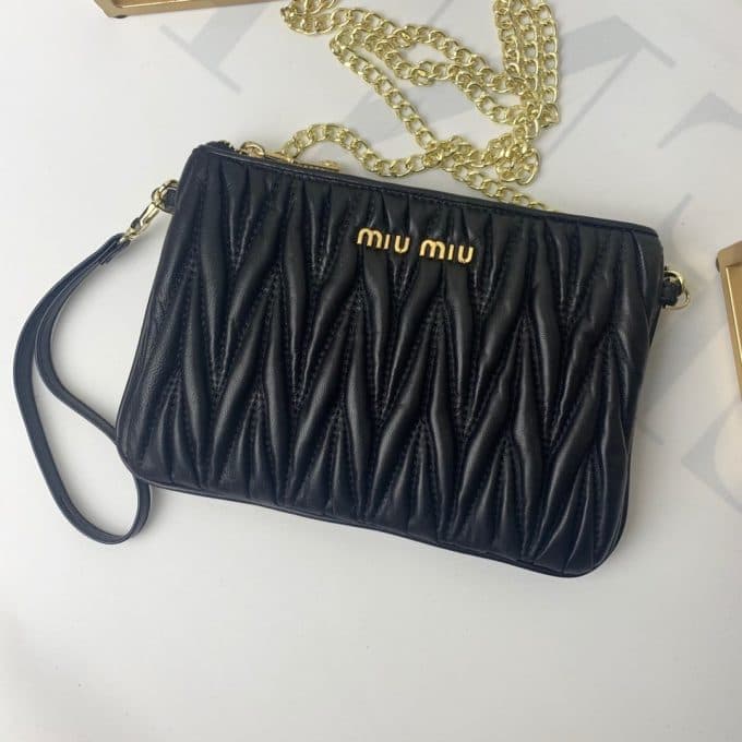 2019新作超売れ筋ミュウミュウ(MIUMIU)☆ ショルダーバッグコピー☆効果抜群♪視線を独り占める!!