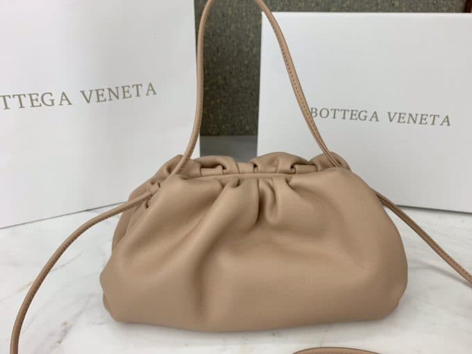 2019秋冬新作☆超売れ筋ボッテガヴェネタ(Bottega Veneta)☆レディース ハンドバックコピー☆特別価格にて販売!!今一番流行っている人気アイテム!! - 画像 (2)