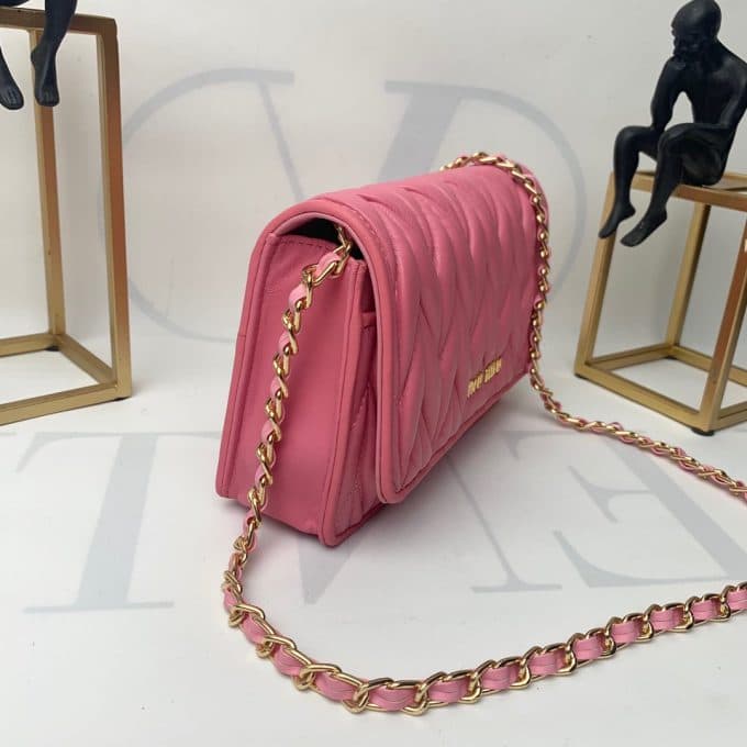 2019新作超売れ筋ミュウミュウ(MIUMIU)☆ ショルダーバッグコピー☆効果抜群♪視線を独り占める!! - 画像 (3)