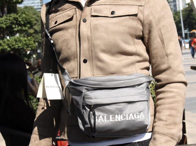 バレンシアガバッグコピー 定番人気2021新品 BALENCIAGA 男女兼用 ボディバッグ