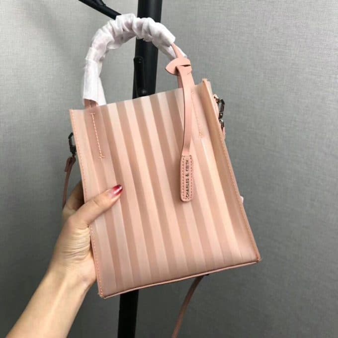2019秋冬新作☆超売れ筋ミュウミュウ(MIUMIU)☆ ハンドバックコピー☆特別価格にて販売!!今一番流行っている人気アイテム!! - 画像 (3)