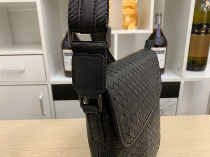 人気高級ボッテガヴェネタバッグコピー 2021新品注目度NO.1 Bottega Veneta メンズ ショルダーバッグ - 画像 (6)