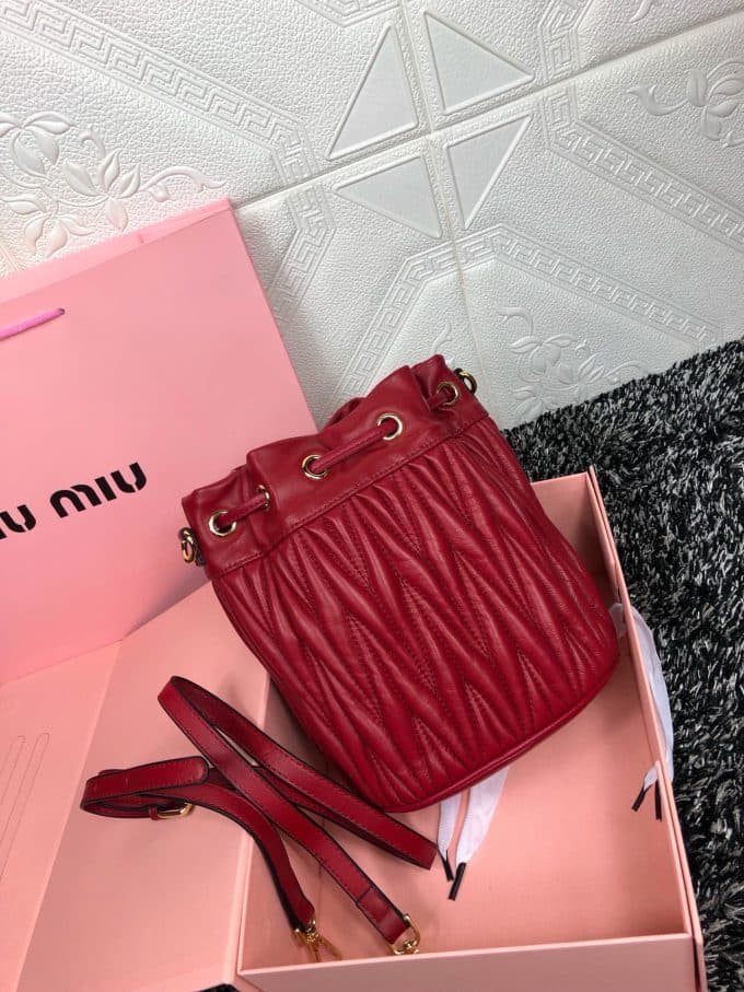 2019秋冬高品質ミュウミュウ(MIUMIU)☆ バケツバッグコピー☆気持ちの良い触り心地♪相性抜群！ - 画像 (3)