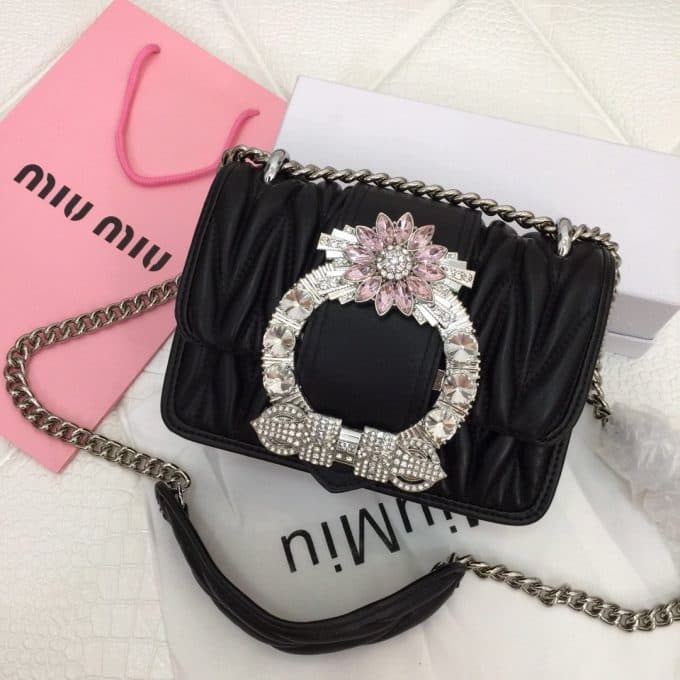 2019人気新作ミュウミュウ(MIUMIU)☆ ショルダーバッグコピー☆どんなアイテムとも相性がいい！絶賛発売中！！