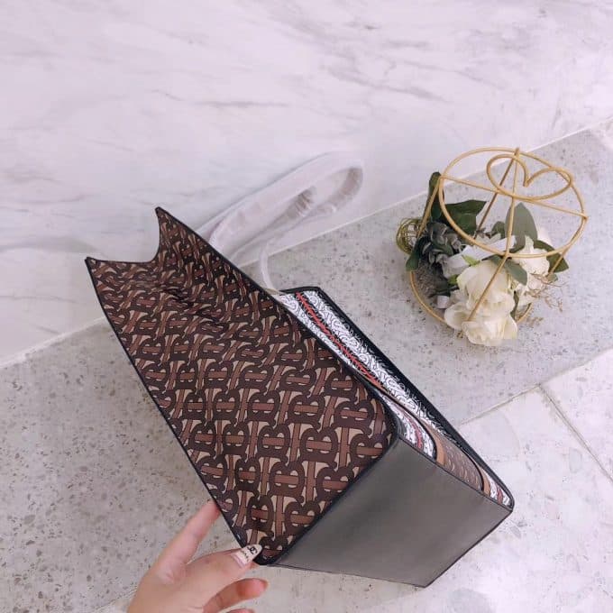 2019秋冬定番商品バーバリー(BURBERRY)☆レディース トートバッグコピー☆爆発人気商品!数量限定発表★♫♪ - 画像 (4)