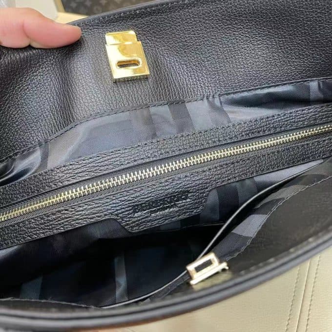 人気高級バーバリーバッグコピー 定番人気2021新品 BURBERRY メンズ トートバッグ - 画像 (9)