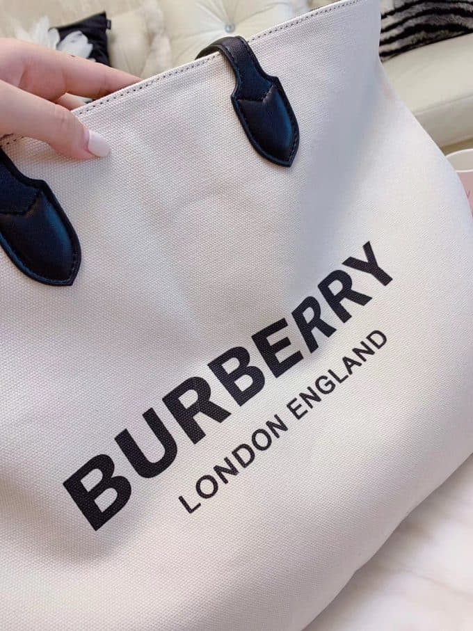 2019秋冬定番商品バーバリー(BURBERRY)☆レディース トートバッグコピー☆爆発人気商品!数量限定発表★♫♪ - 画像 (2)