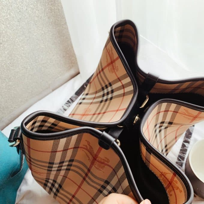 2019秋冬定番商品バーバリー(BURBERRY)☆レディース トートバッグコピー☆爆発人気商品!数量限定発表★♫♪ - 画像 (4)