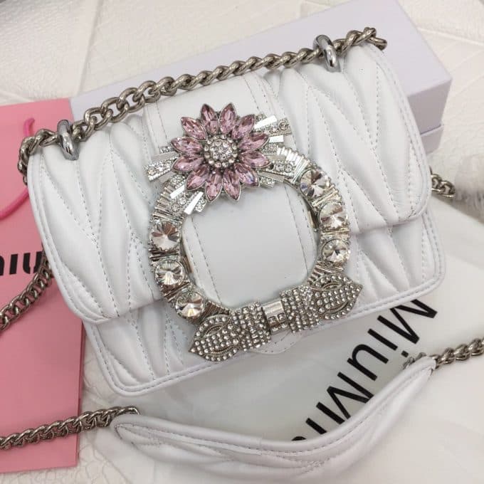 2019人気新作ミュウミュウ(MIUMIU)☆ ショルダーバッグコピー☆どんなアイテムとも相性がいい！絶賛発売中！！ - 画像 (2)