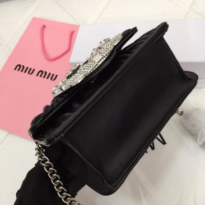 2019人気新作ミュウミュウ(MIUMIU)☆ ショルダーバッグコピー☆どんなアイテムとも相性がいい！絶賛発売中！！ - 画像 (7)
