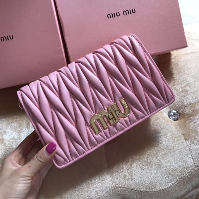 2019秋冬定番商品ミュウミュウ(MIUMIU)☆ ショルダーバッグコピー☆爆発人気商品!数量限定発表★♫♪