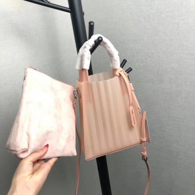 2019秋冬新作☆超売れ筋ミュウミュウ(MIUMIU)☆ ハンドバックコピー☆特別価格にて販売!!今一番流行っている人気アイテム!! - 画像 (4)