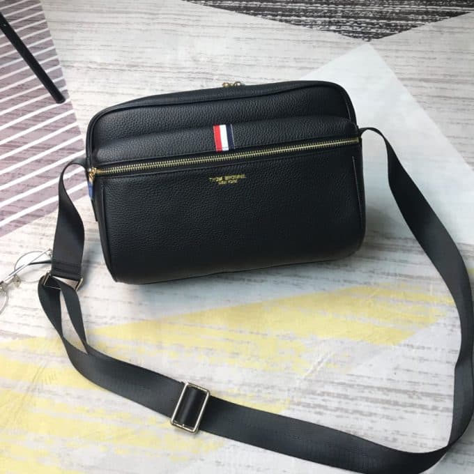 トム・ブラウンバッグコピー 定番人気2021新品 Thom Browneメンズ ショルダーバッグ