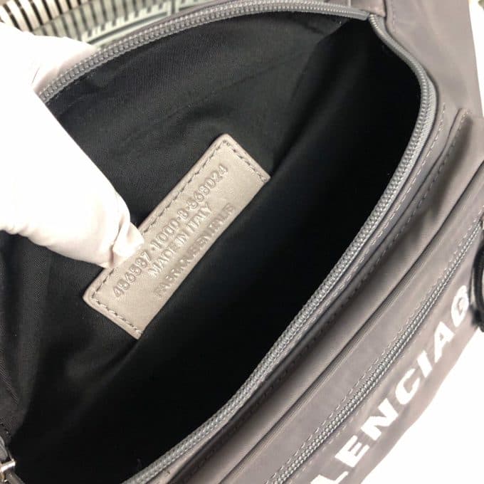バレンシアガバッグコピー 定番人気2021新品 BALENCIAGA 男女兼用 ウエストポーチ - 画像 (8)