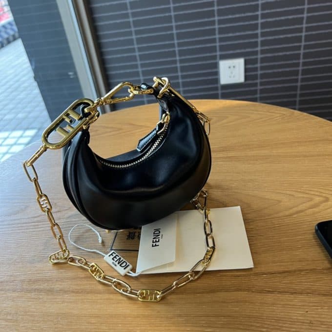 フェンディバッグコピー 2022新品注目度NO.1 FENDI レディース ハンドバッグ