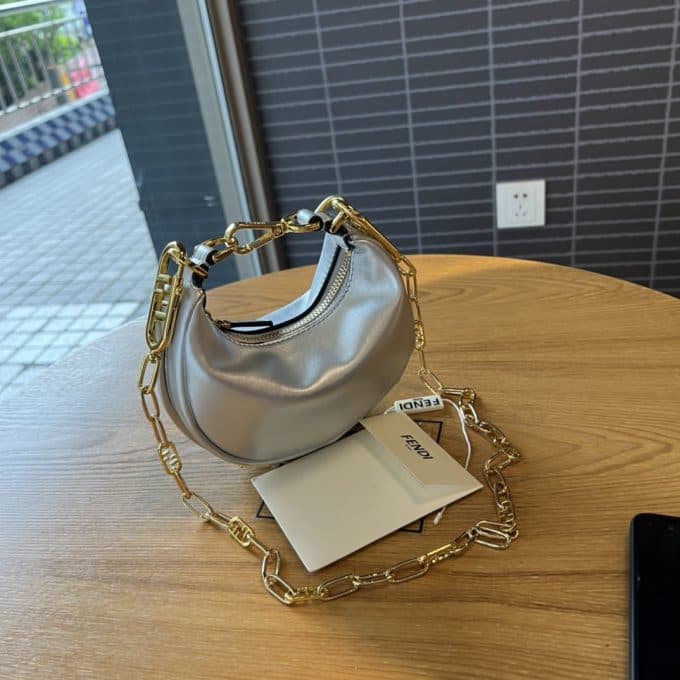 フェンディバッグコピー 大人気2022新品 FENDI レディース ハンドバッグ