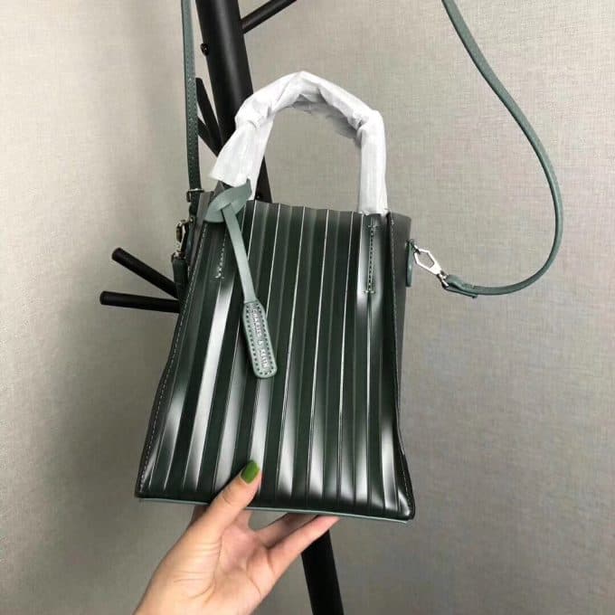2019秋冬新作☆超売れ筋ミュウミュウ(MIUMIU)☆ ハンドバックコピー☆特別価格にて販売!!今一番流行っている人気アイテム!! - 画像 (2)