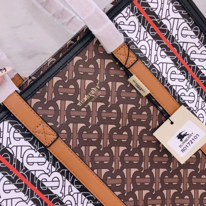 2019秋冬定番商品バーバリー(BURBERRY)☆レディース トートバッグコピー☆爆発人気商品!数量限定発表★♫♪ - 画像 (3)