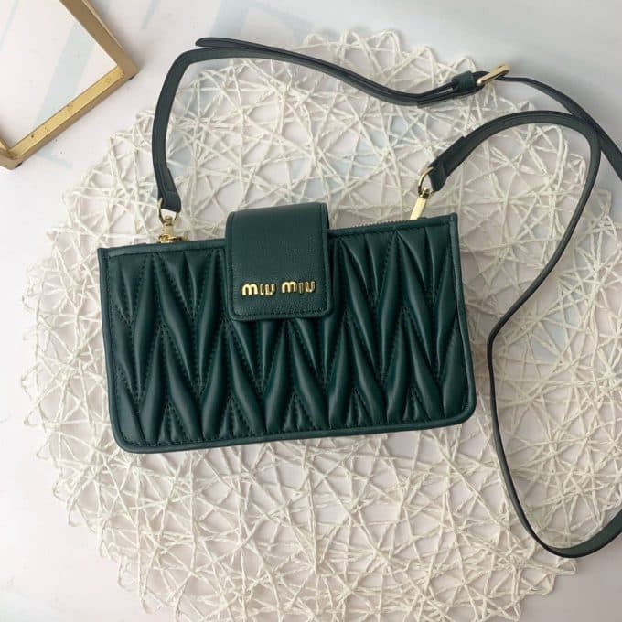 2019秋冬注目度NO.1ミュウミュウ(MIUMIU)☆ ショルダーバッグコピー☆特別価格にて販売!!アイテム続々追加中♪♪♪