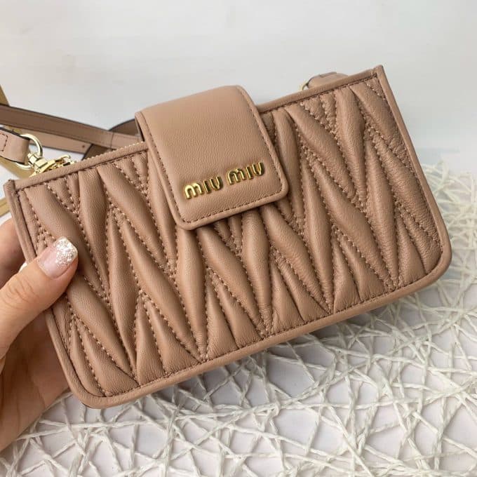2019秋冬注目度NO.1ミュウミュウ(MIUMIU)☆ ショルダーバッグコピー☆特別価格にて販売!!アイテム続々追加中♪♪♪ - 画像 (6)