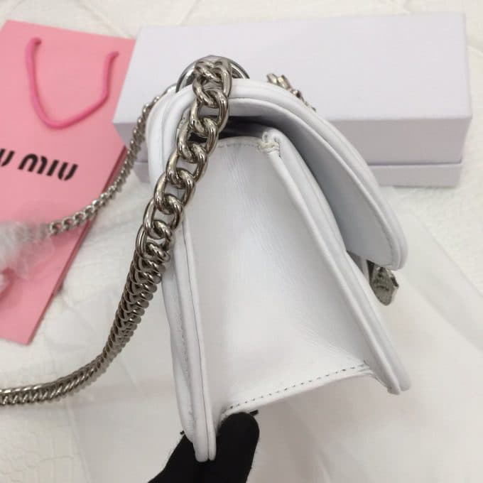 2019人気新作ミュウミュウ(MIUMIU)☆ ショルダーバッグコピー☆どんなアイテムとも相性がいい！絶賛発売中！！ - 画像 (6)