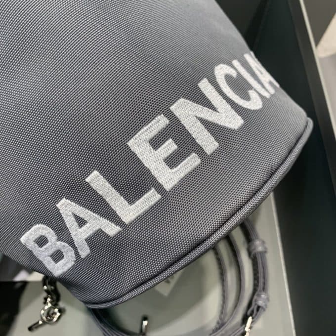 バレンシアガバッグコピー 大人気2022新品 BALENCIAGAレディース バケツバッグ - 画像 (8)