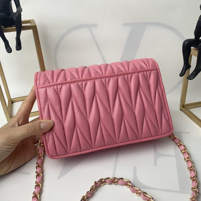 2019新作超売れ筋ミュウミュウ(MIUMIU)☆ ショルダーバッグコピー☆効果抜群♪視線を独り占める!! - 画像 (2)