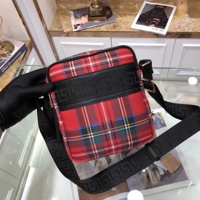 バーバリーバッグコピー 定番人気2021新品 BURBERRY メンズ ショルダーバッグ