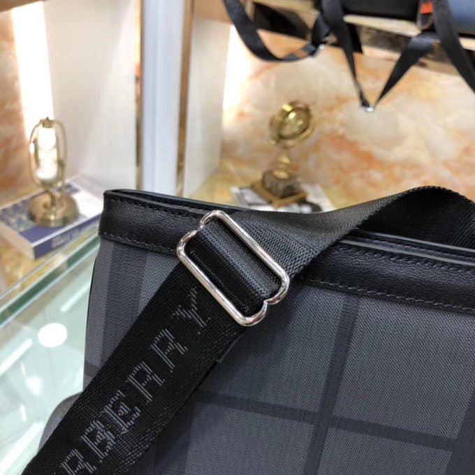 バーバリーバッグコピー 2021新品注目度NO.1 BURBERRY メンズ ショルダーバッグ - 画像 (8)